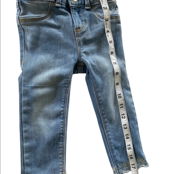 OLD NAVY 2T BALLERINA STYLE JEANS WITH FLOWER EMBROIDERY - Picture 6 of 8